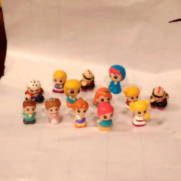 Squinkies Toy Shop Collection Lot Of 13 Micro Miniature Figures - Picture 1 of 3